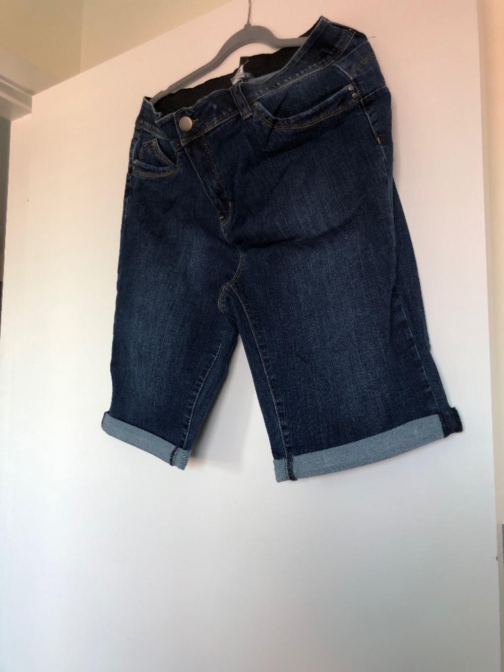 Women’s plus size short roll cuff shorts